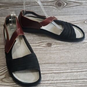 Naot 7 / 38 black and blown open toe Mary Jane flats loafers